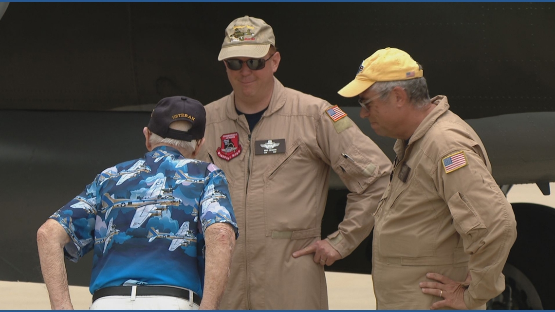 101-year-old WWII veteran takes historic flight over St. Louis