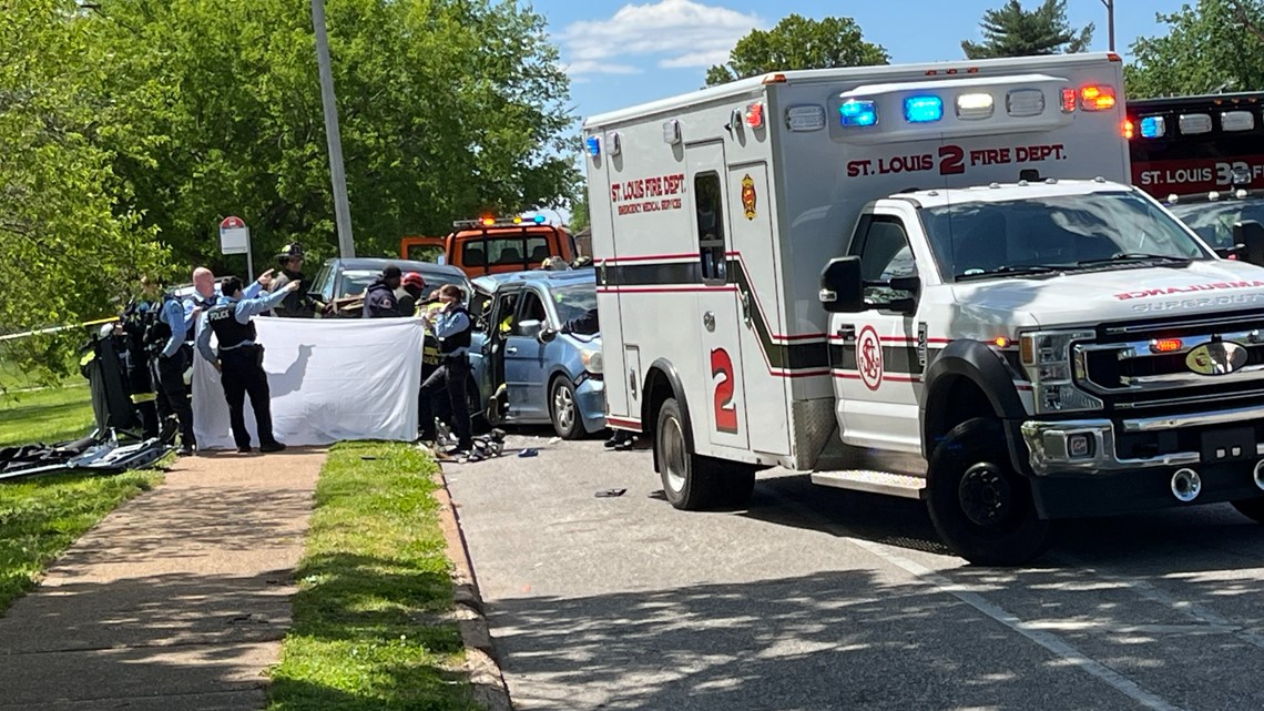 St. Louis crash pins victim, 9, between cars near Hickey Park - Vimarsana News