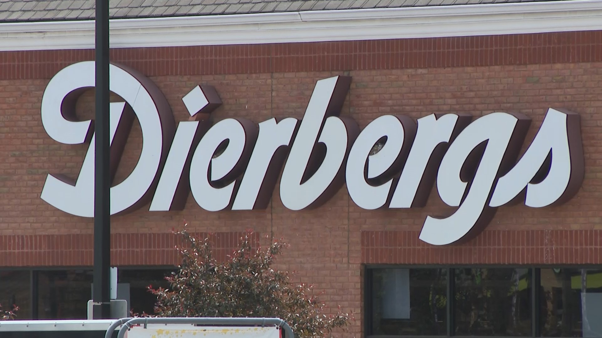 Police say what began as a fender bender quickly escalated into a fight. It happened at the Dierbergs near Olive Boulevard and Woods Mill Road in Chesterfield.