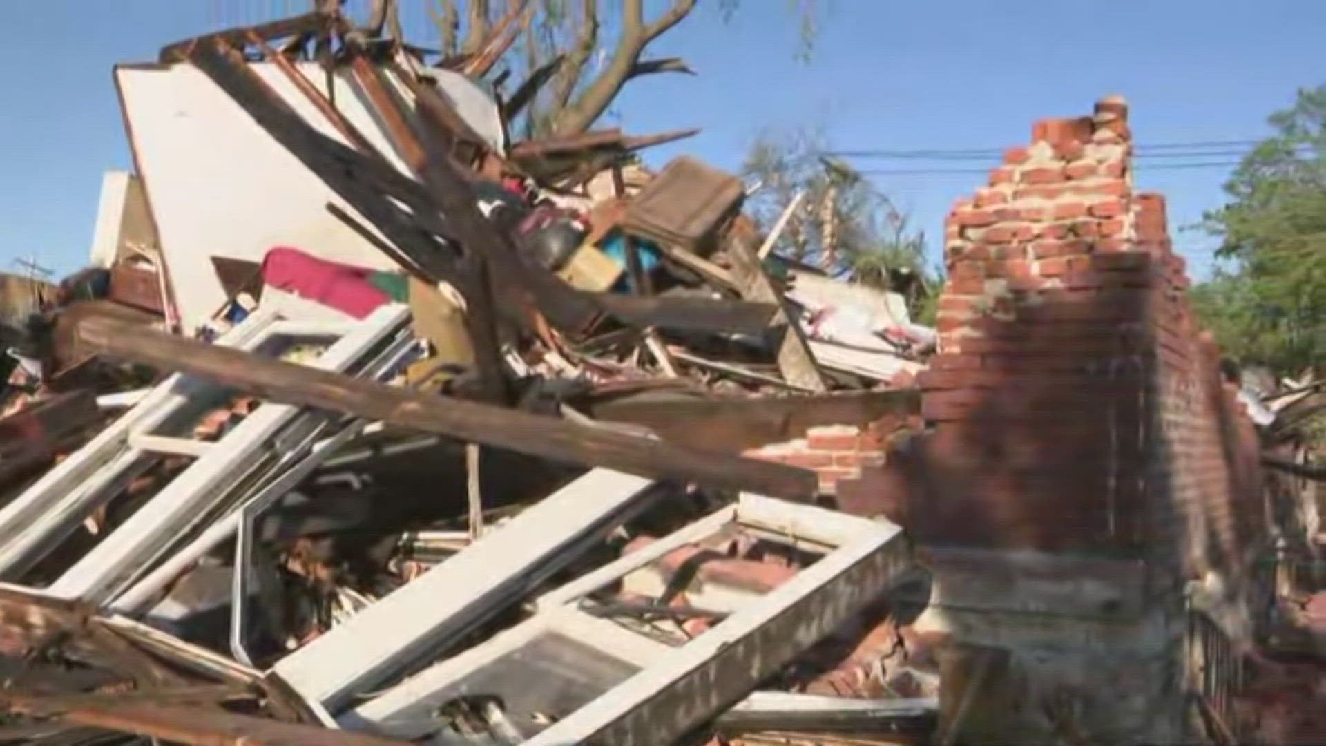 St. Louis Tornado Aftermath: 5 Dead, 5,000 Homes Damaged, Curfew Enforced 5 confirmed dead after storms, St. Louis issues curfew for parts of