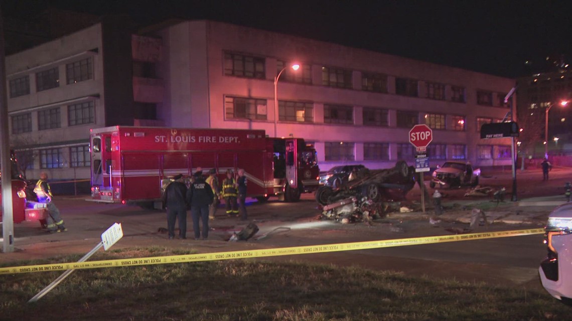Crash in downtown St. Louis leaves 1 dead, 2 injured | ksdk.com