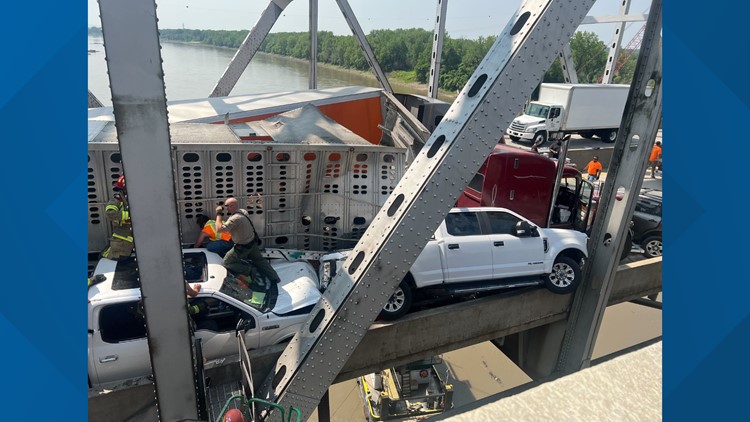 I-70 reopened after multi-vehicle crash involving cattle trailer on Rocheport Bridge
