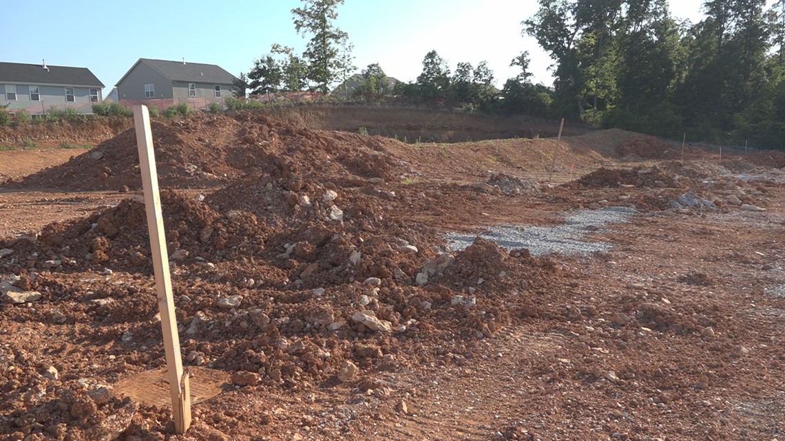 Community raises safety concerns over contractor made cliff - Vimarsana News