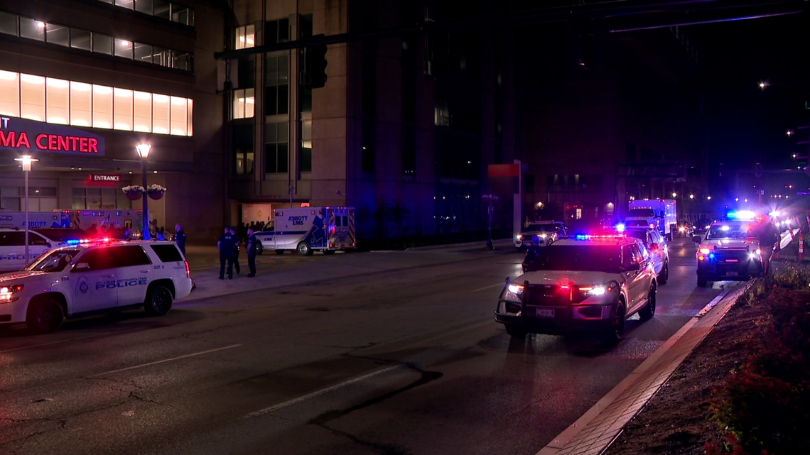 3 Fairview Heights officers shot Saturday night | ksdk.com