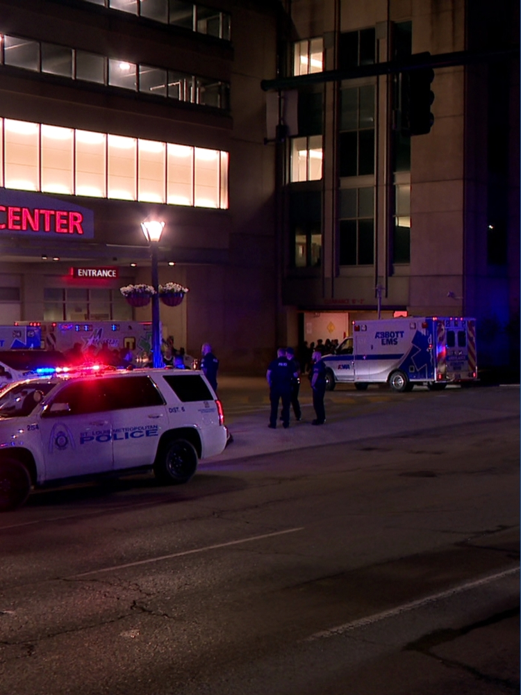 3 Fairview Heights officers shot Saturday night | ksdk.com