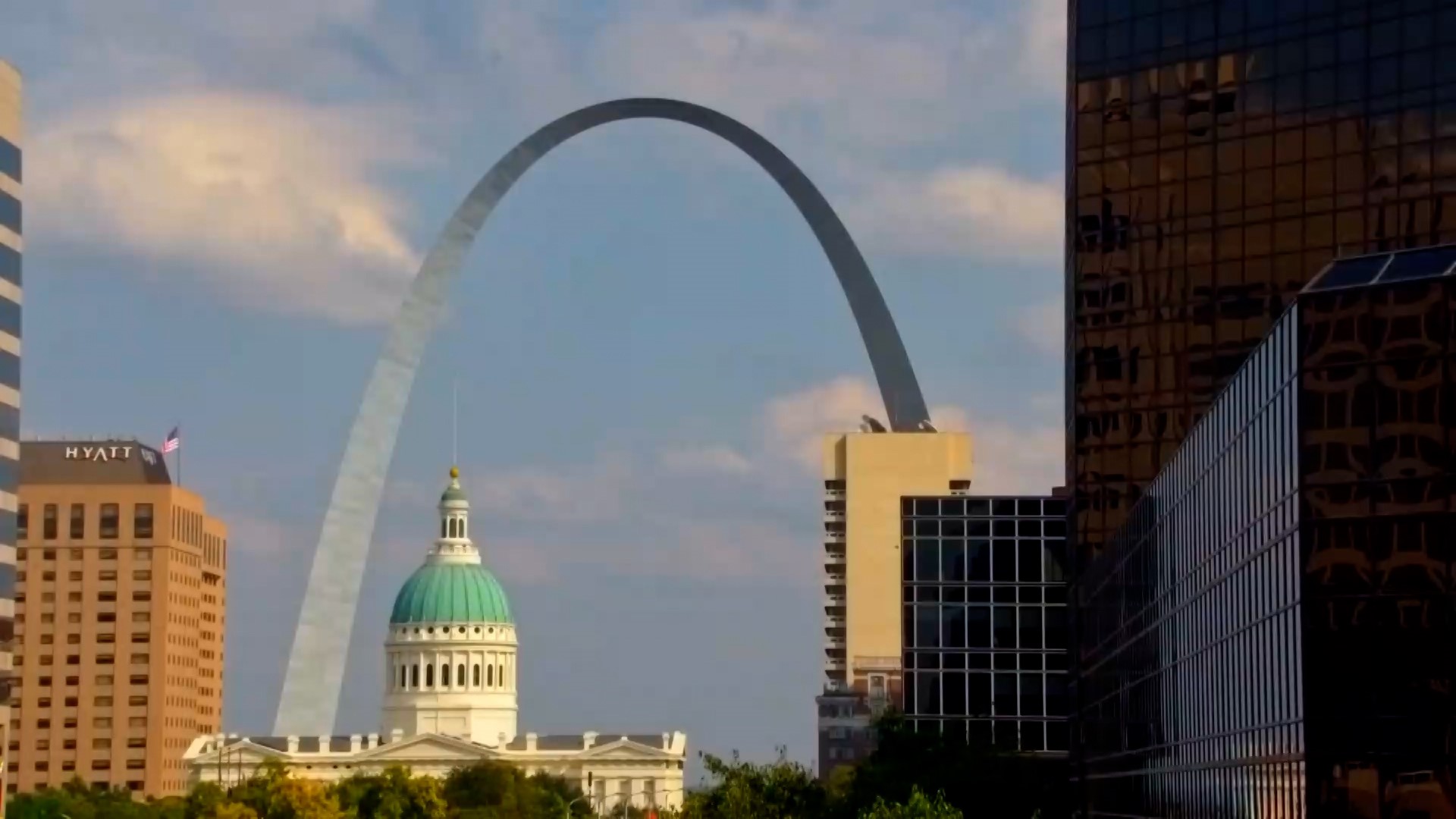 On six days in 2024, all National Park Service sites that charge an entrance fee, including the Gateway Arch, will offer free admission to everyone. Here's when.