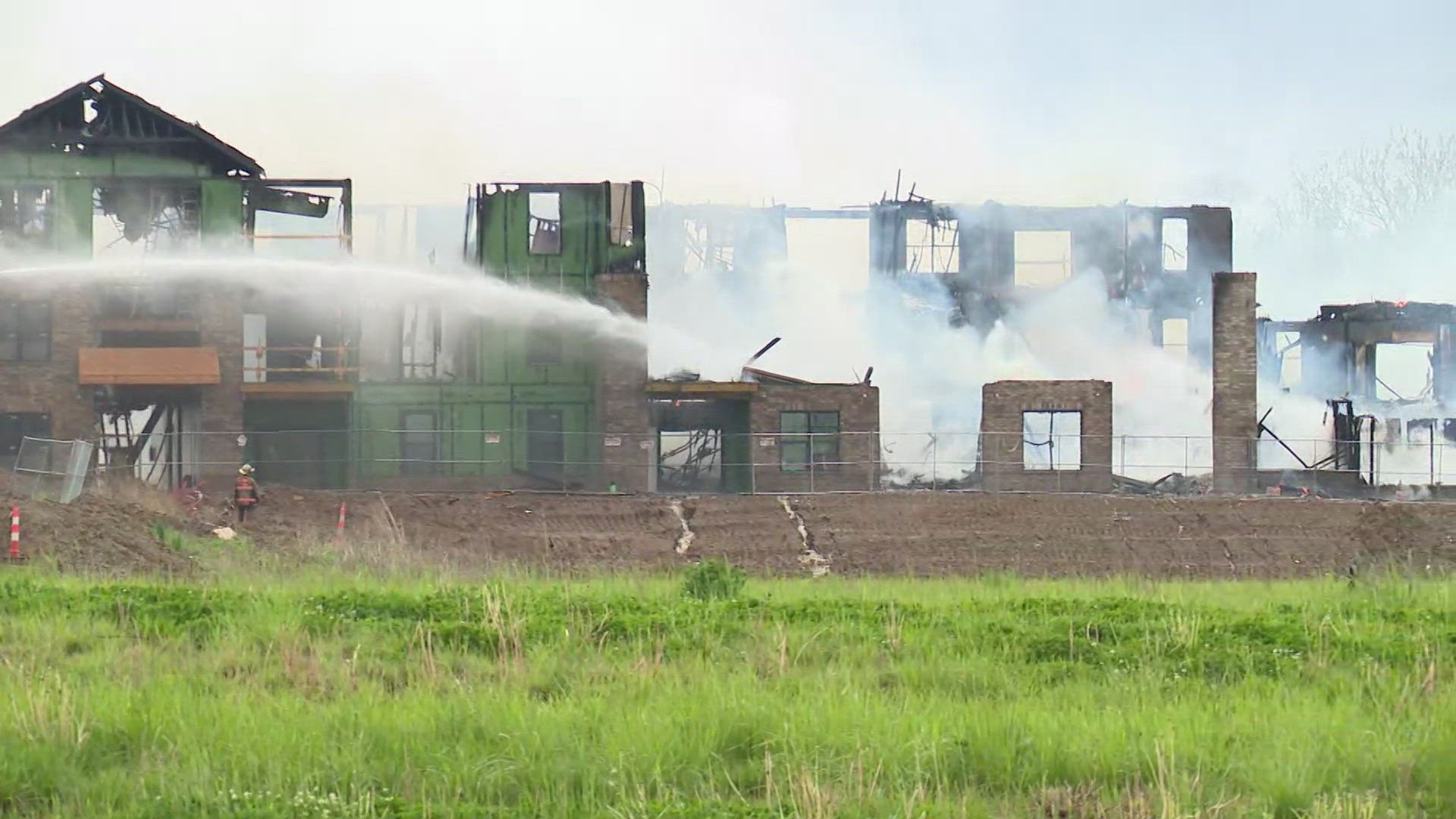 Glen Carbon apartment complex project damaged by overnight fire | ksdk.com