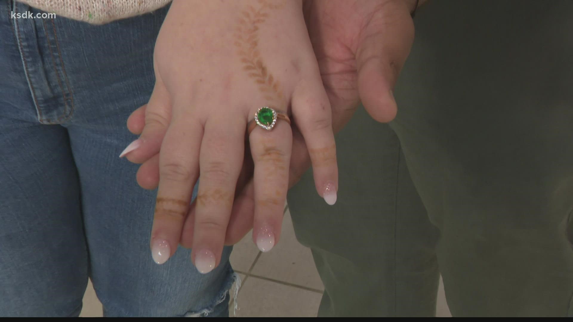 Kushal Prajapati proposed to Avery Clubbs where they had their first date -- at the St. Louis Aquarium