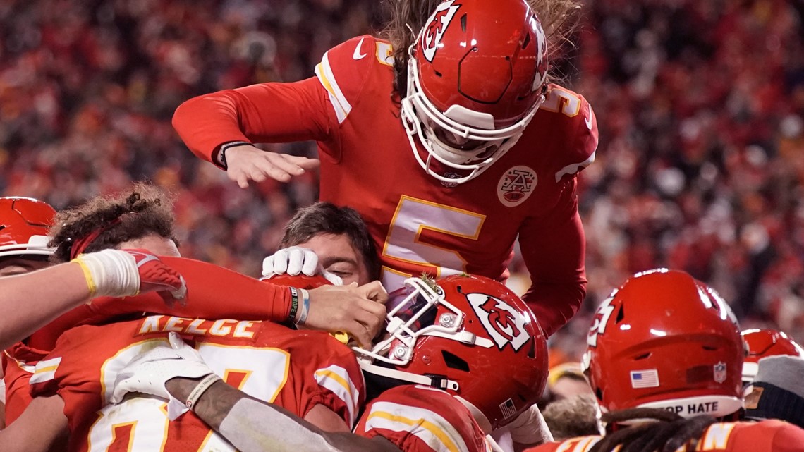 Chiefs' Mahomes Exudes Calm During Most Stressful Moments