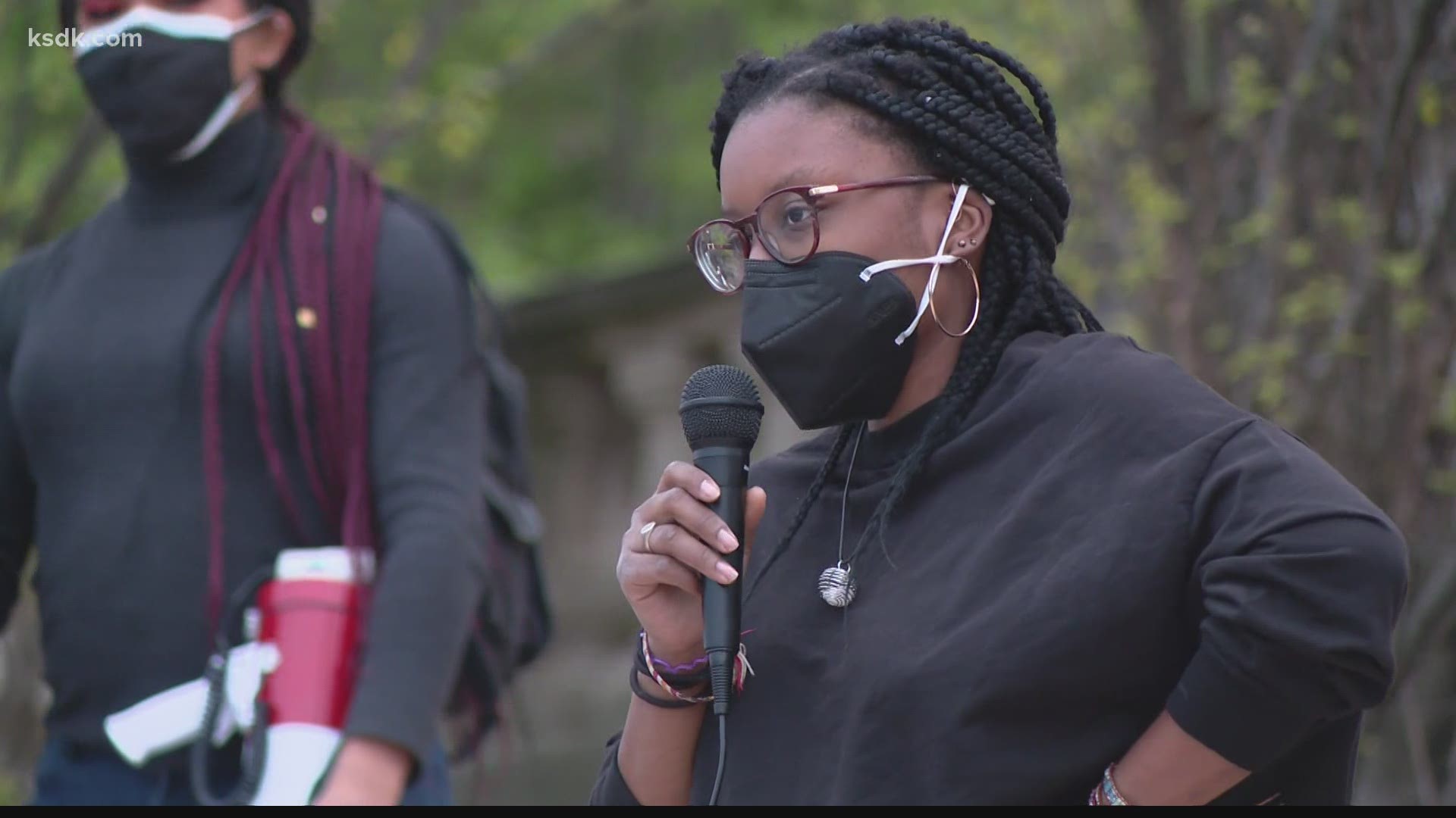 Huge multiracial group chanted and stood in solidarity against the senseless deaths of Daunte Wright and Adam Toledo.