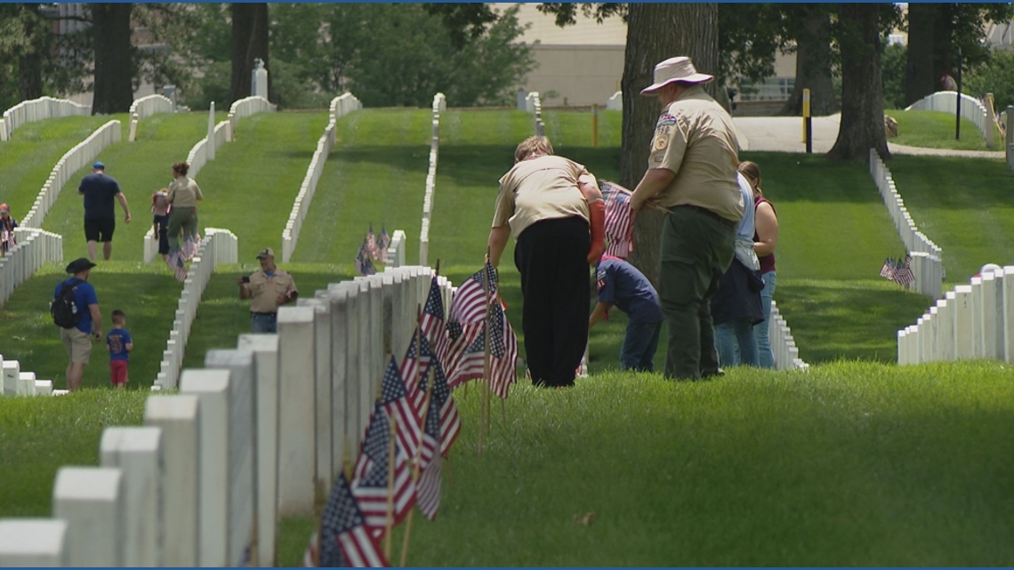 Scouts place 200,000 flags at Jefferson Barracks for Memorial Day