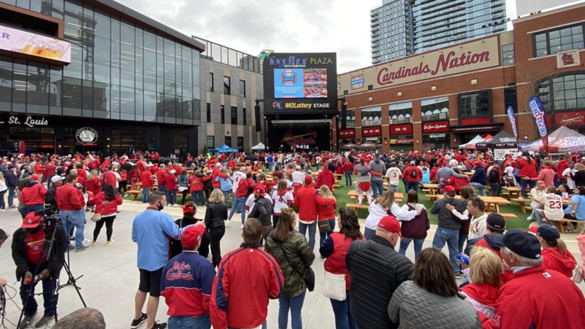 Bus service to Cardinals games resumes from Metro East