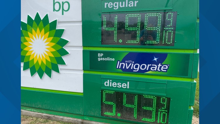Gas hits $5 per gallon in Illinois