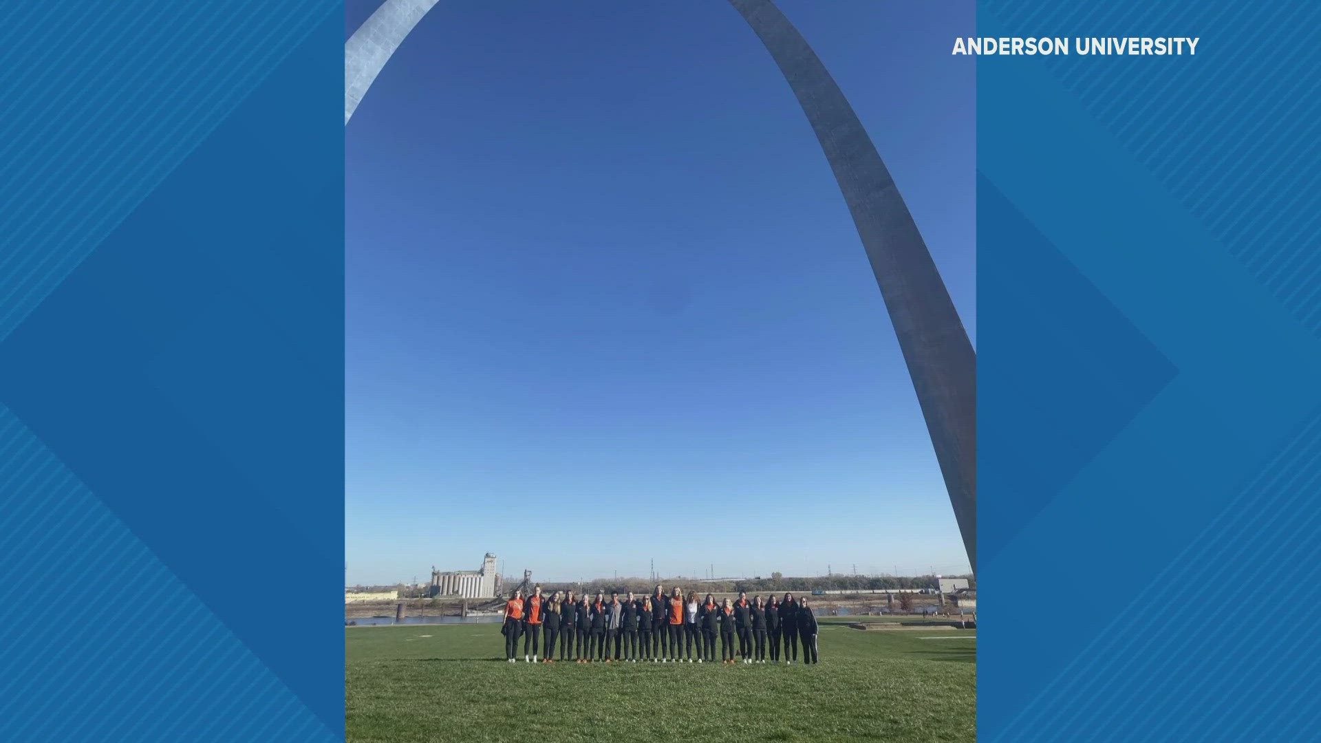 St. Louis police are still trying to find the people who broke into a college basketball team's travel van. It happened Friday while the players stopped at the Arch.