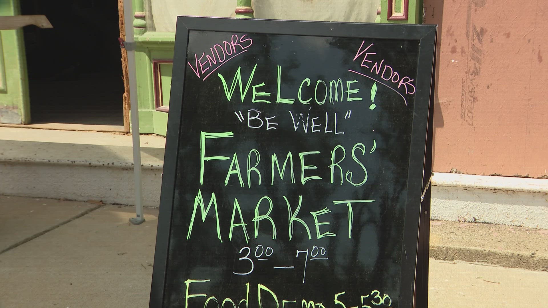 When grocery stores aren't nearby, it's harder to eat and cook with fresh, nutritious ingredients. The local effort brings fresh produce to north St. Louis City.
