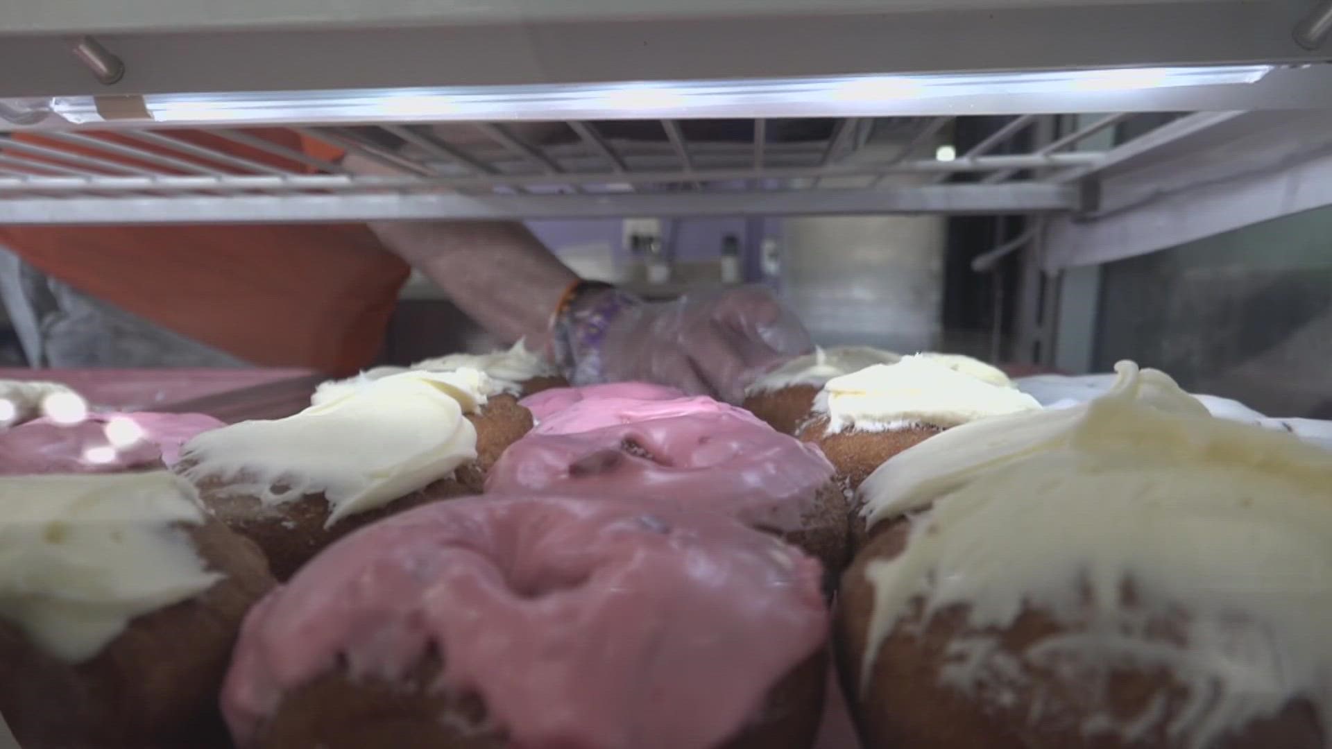 After more than 25 years in business, the bakery on Bryan Road is turning off its ovens for the last time Friday night.