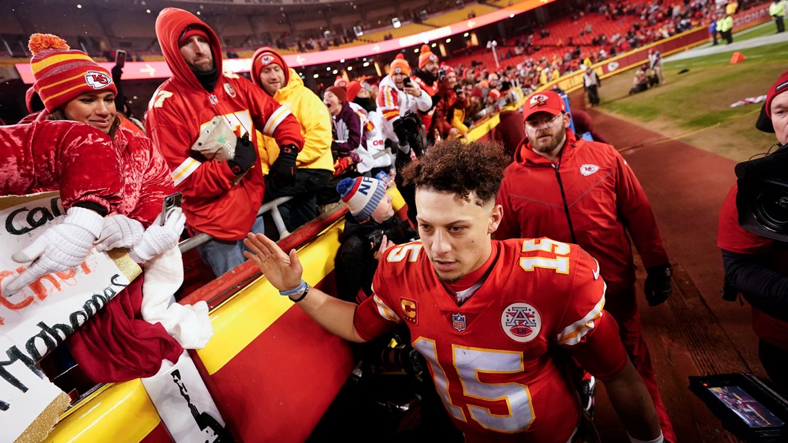 Mahomes goes to locker room after ankle injury vs. Jaguars