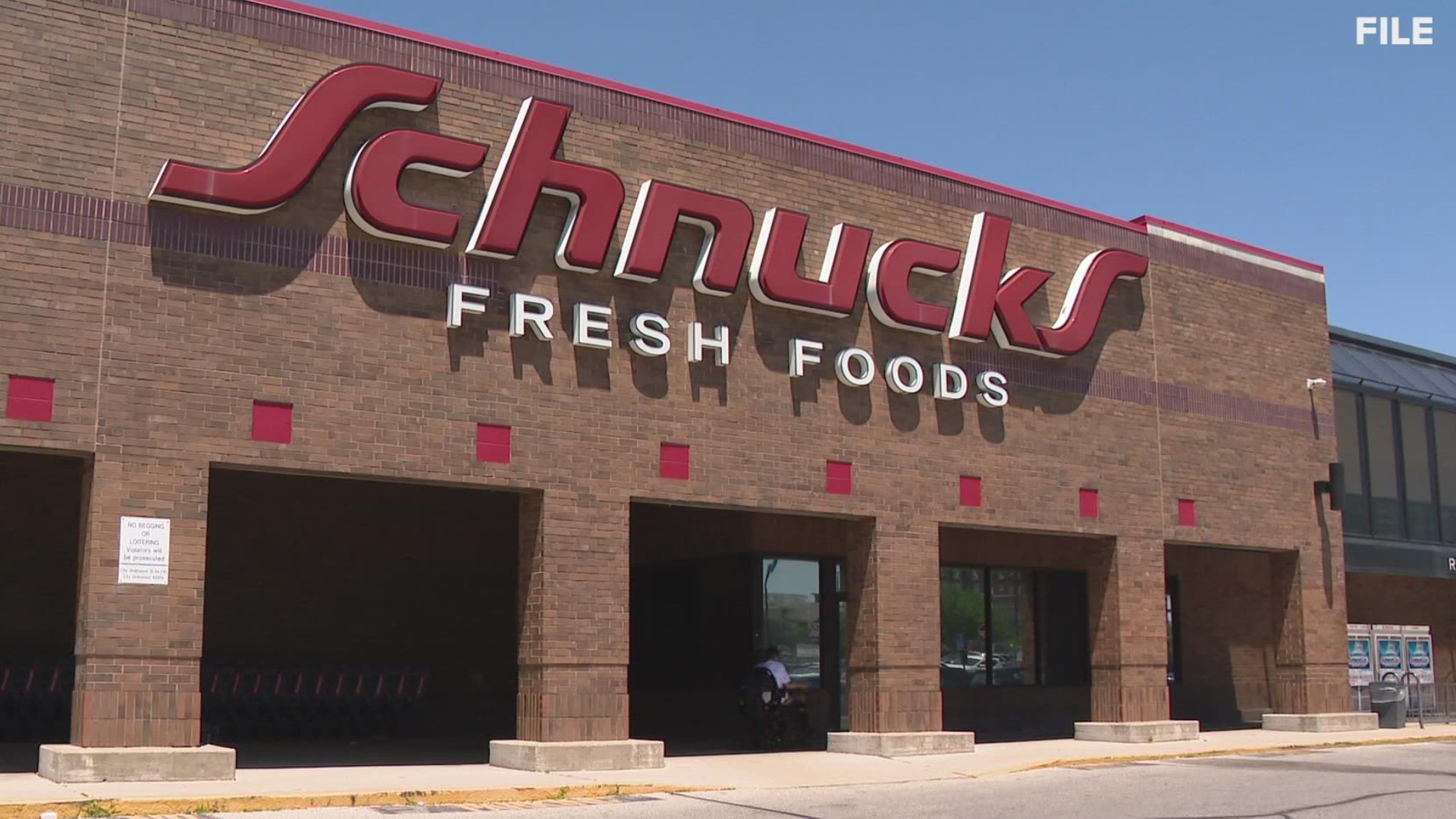 A surge in cases has led Schnucks to change its mask policy again: grocery store employees and vendors are required to wear face coverings.