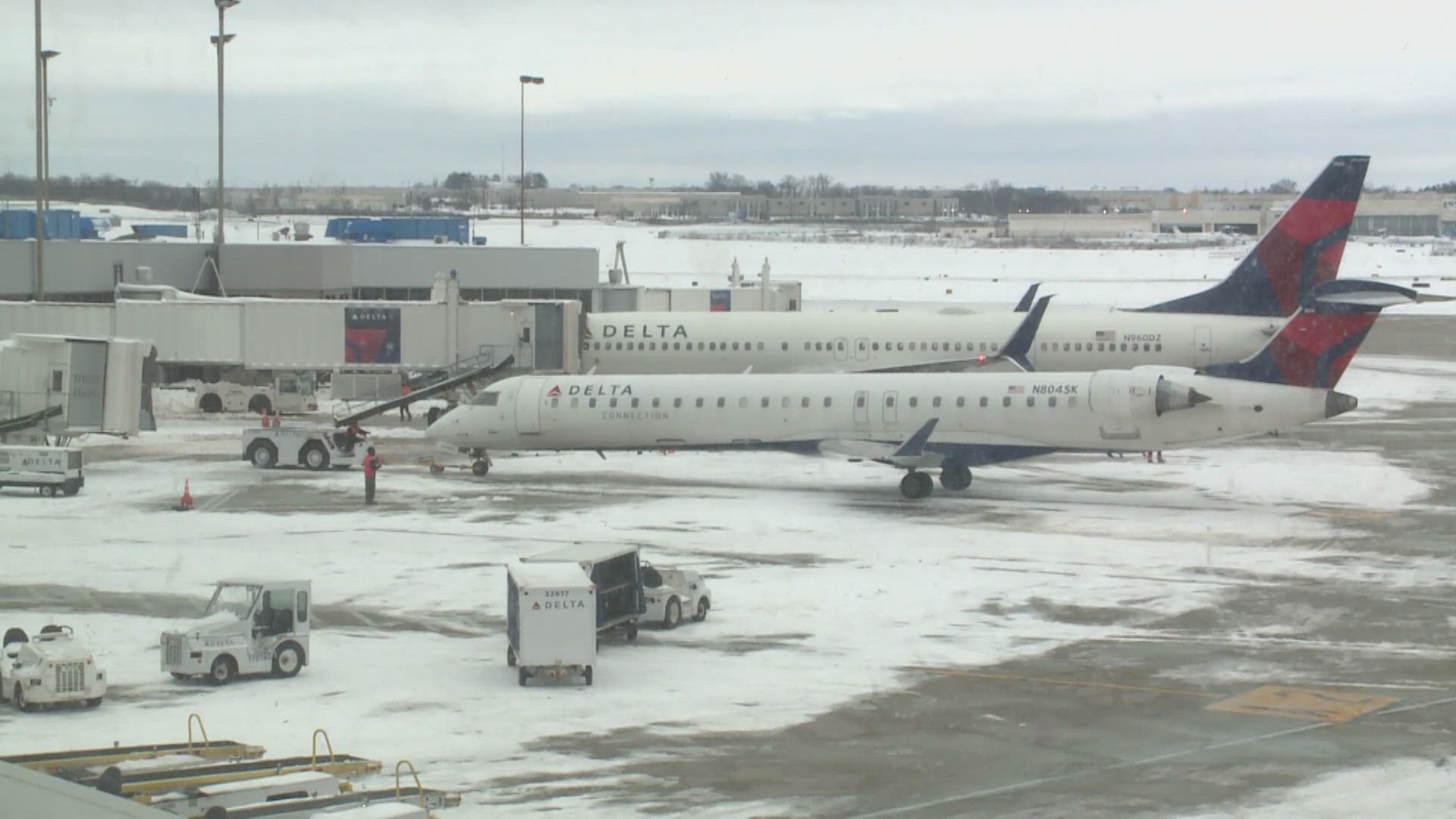 Flight schedule slowly returns to normal at St. Louis Lambert 
