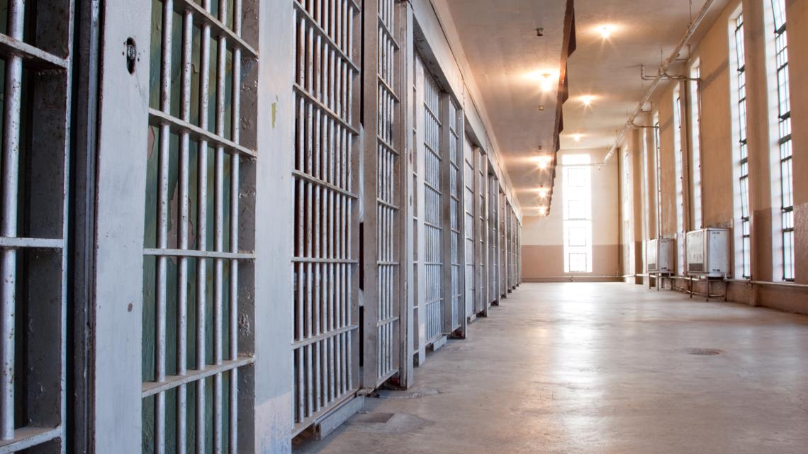 Former St. Louis County basketball coach sentenced after sending sexually explicit photos to students