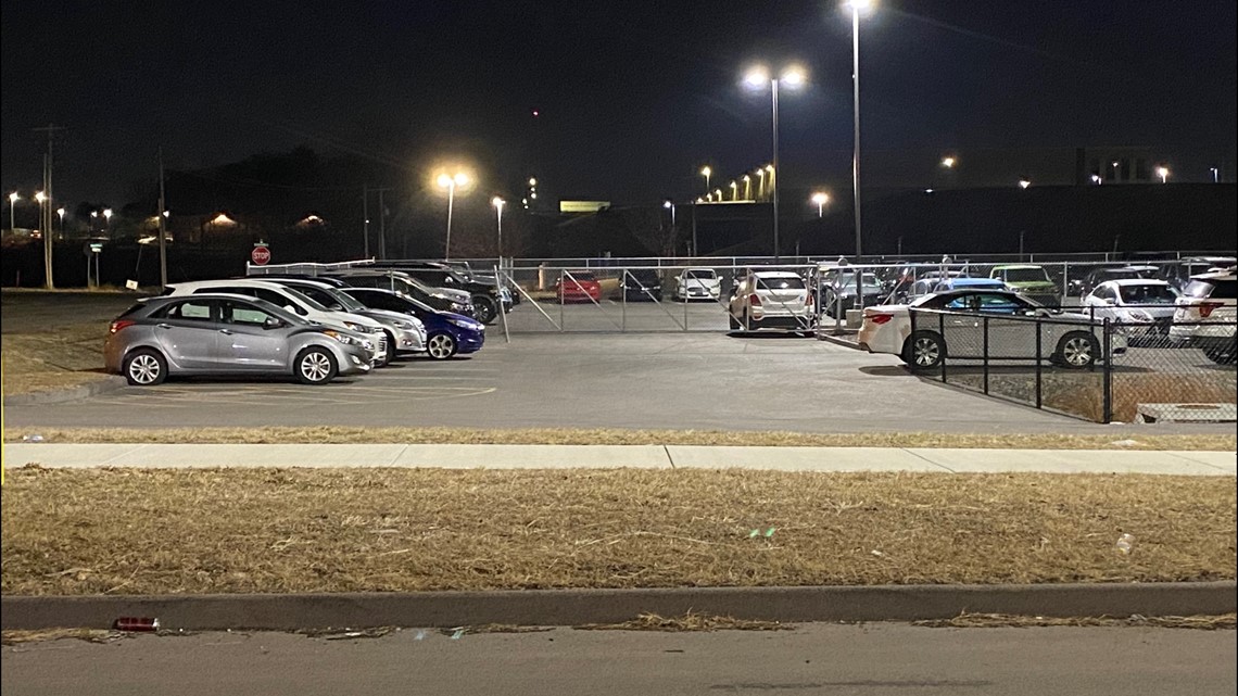 2 luxury cars stolen from Carvana lot in Hazelwood, Missouri