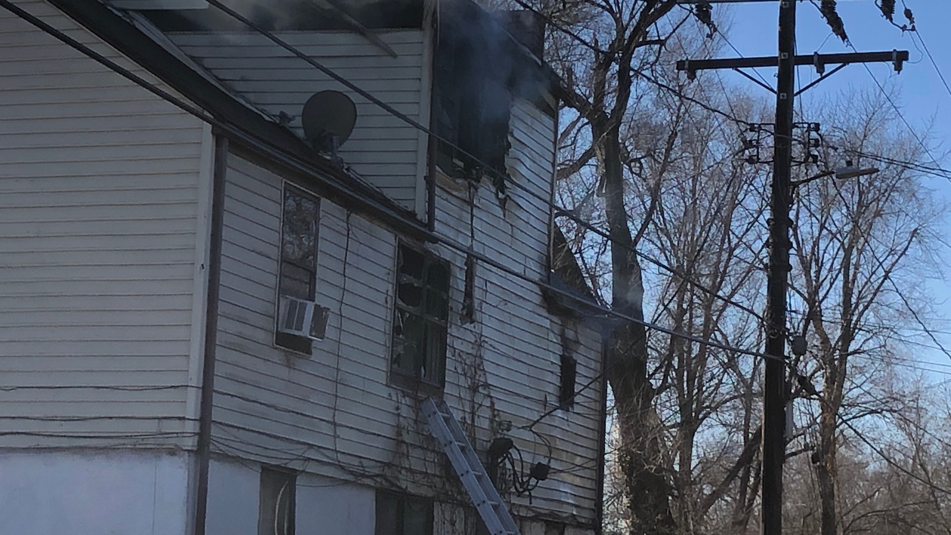 3 killed in apartment fire in Granite City, Illinois