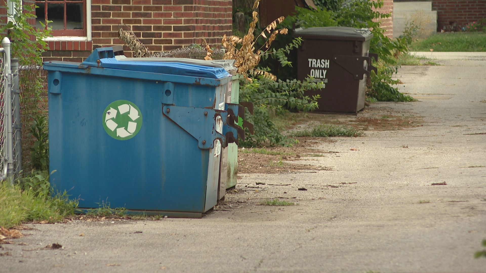 St. Louis residents' recycling woes persist 2 months post