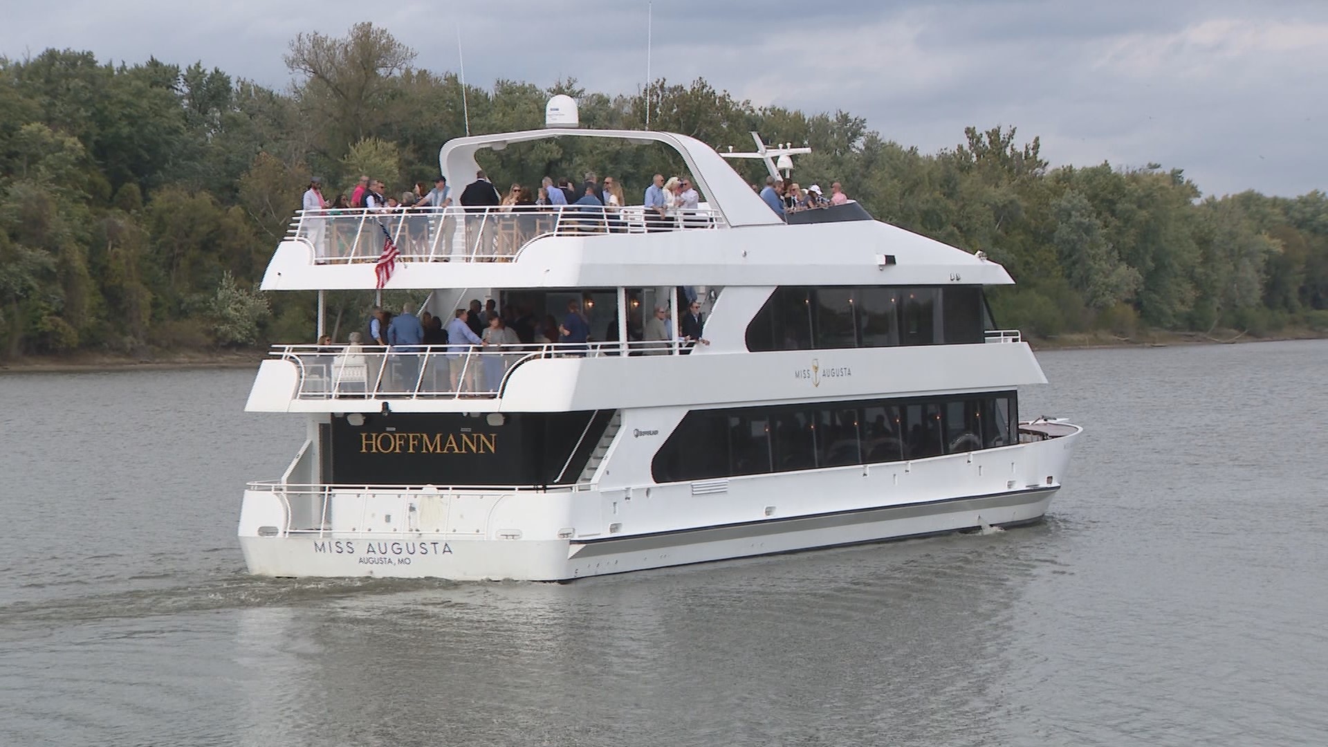 Fall colors are at their peak, which makes this the perfect time to enjoy the newest river attraction.
Photojournalist Randy Schwentker introduces us to Miss Augusta