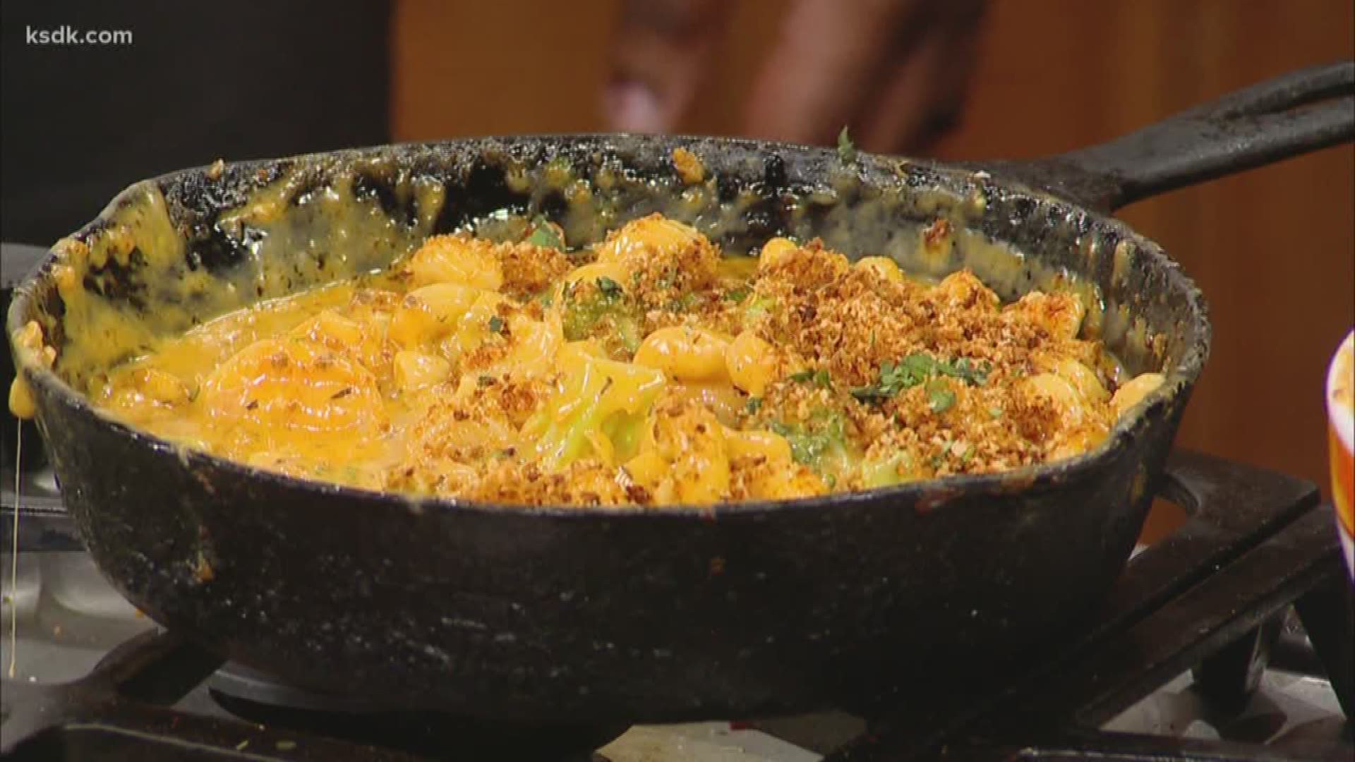 Gourmet by Chef Jay stopped by with a delicious recipe for Cajun Seafood Mac ‘n’ Cheese.