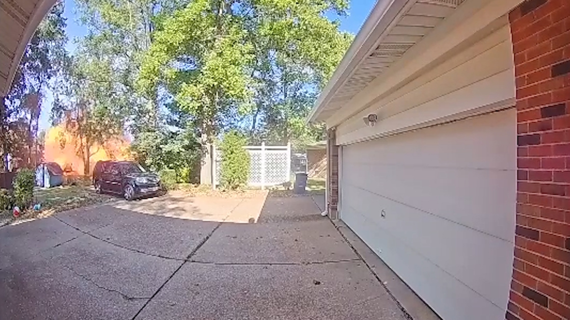 Video menunjukkan momen ledakan rumah Florissant; Rekaman drone, video dan foto akibat