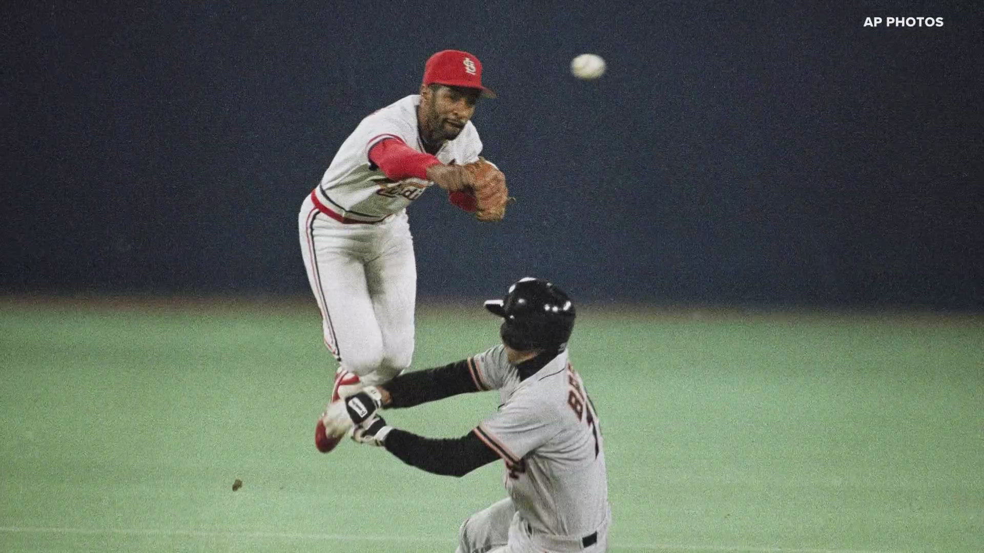 Ozzie Smith says things have changed in Major League Baseball, but he still knows what it takes to be great. He taught some fans the finer points of defense.