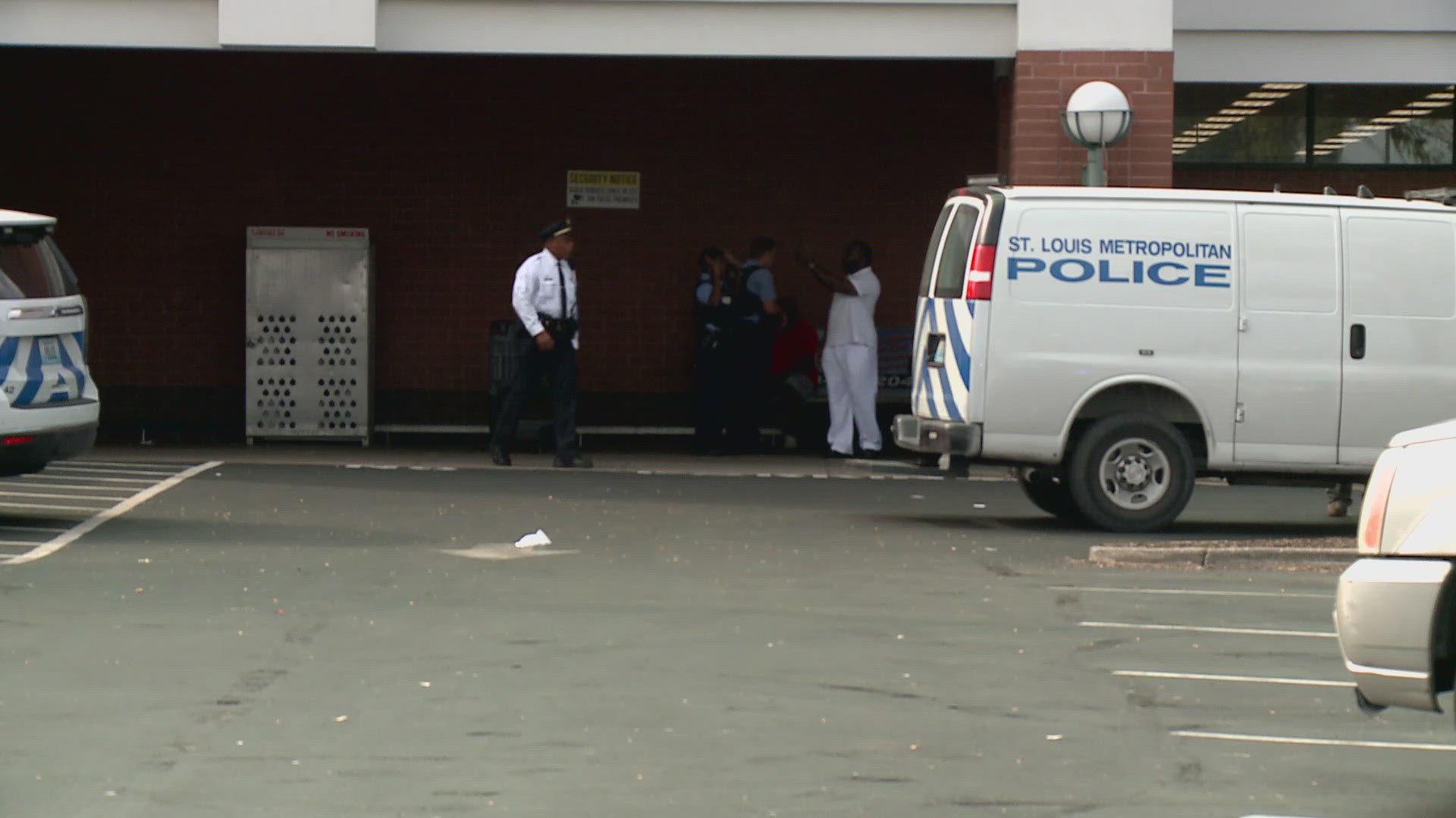 1 dead in shooting at north St. Louis Schnucks | ksdk.com
