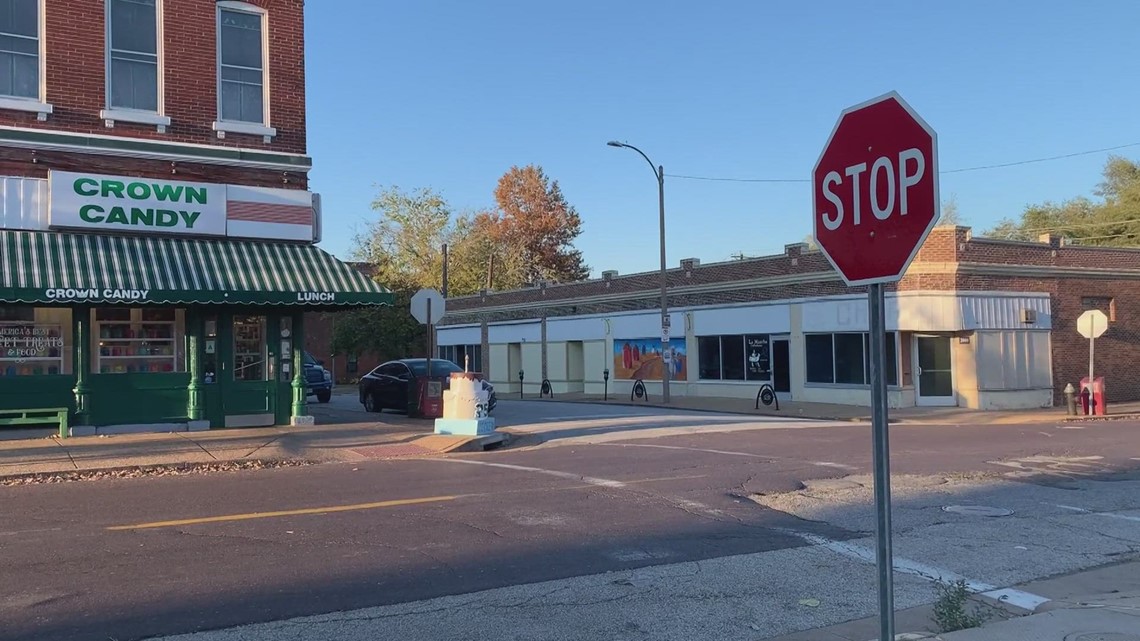 St. Louis police searching for driver who hit man - Vimarsana News