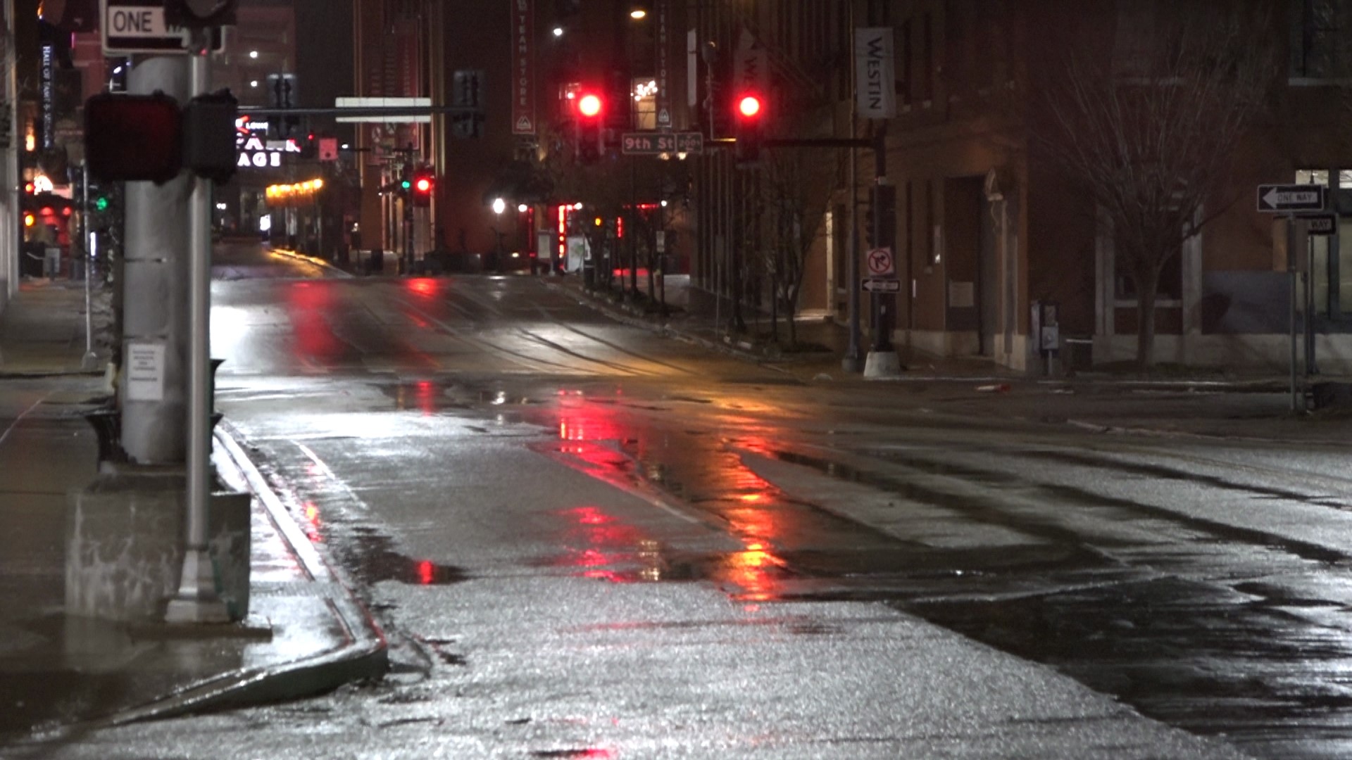 With temps below freezing in St. Louis, rain will freeze on impact and create a glaze of ice. Issues will develop as it remains below freezing most of the morning.