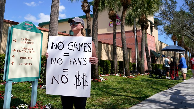Commentary: Why baseball fans should blame the owners for this extended lockout