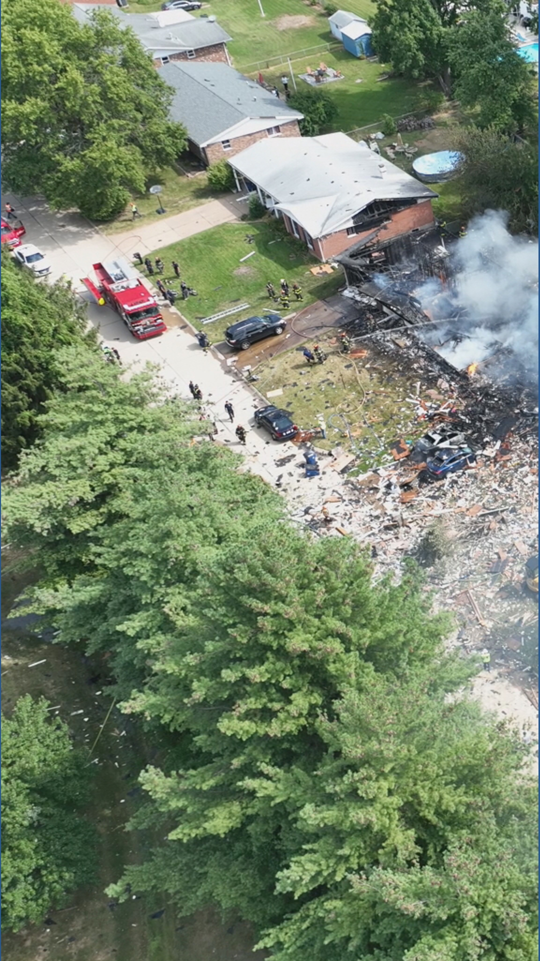 Video shows moment house explodes in St. Louis County | ksdk.com