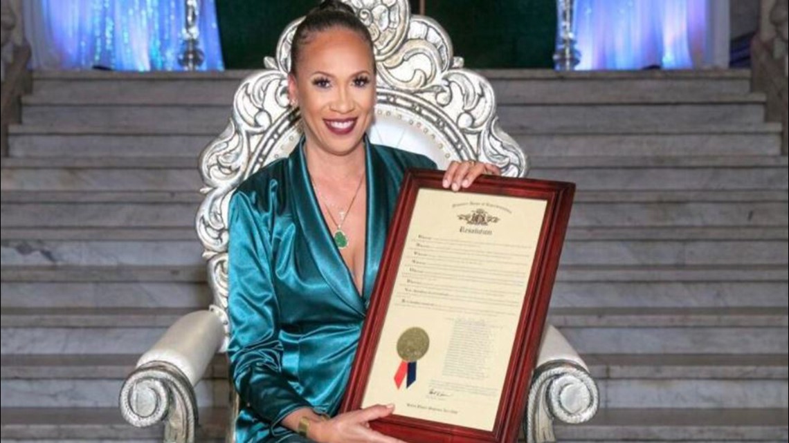 Tammie Holland receives Key to the City of St. Louis - Vimarsana News