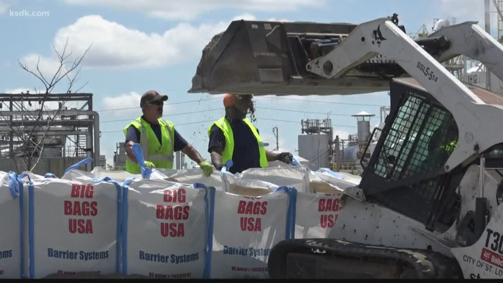 St. Louis City crews are building a sandbag barrier between homes and the River Des Peres.