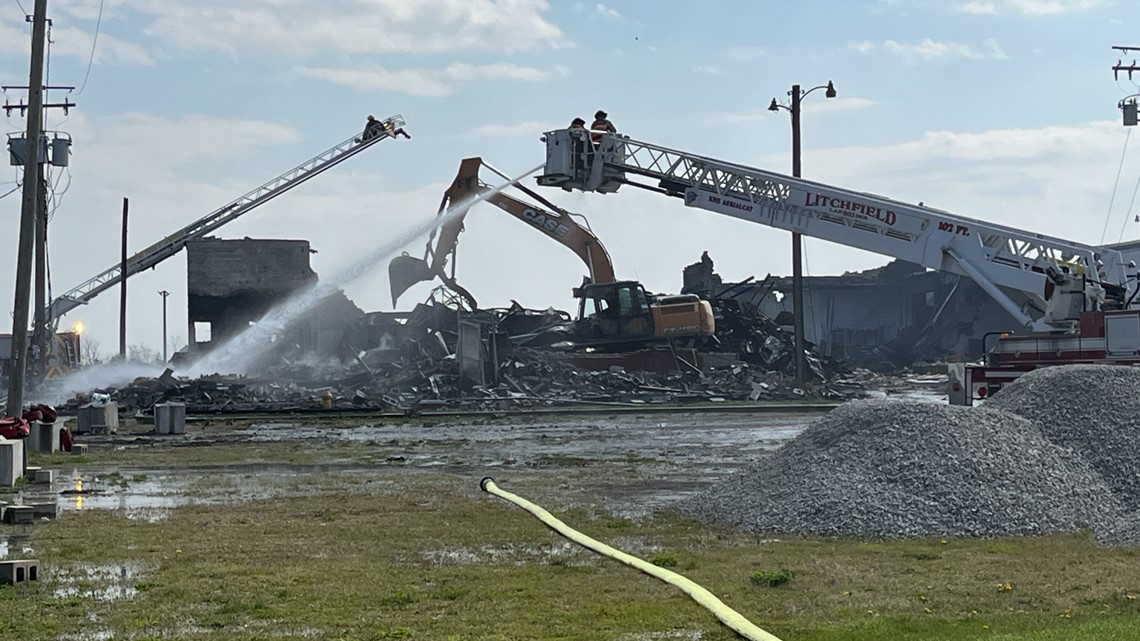 Multiple crews battle fire for hours in Carlinville - Vimarsana News
