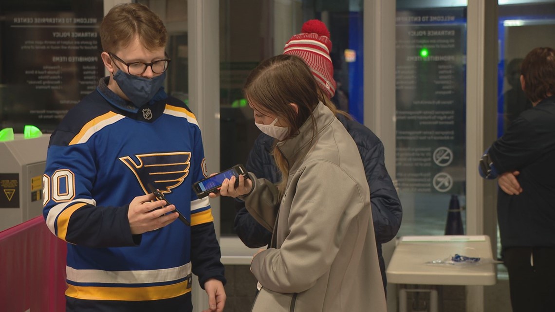 Fans follow new COVID-19 requirements for Blues home opener - Vimarsana News