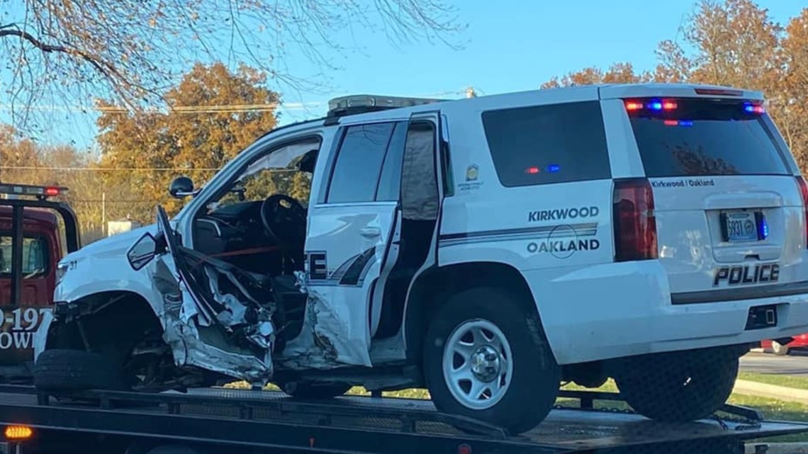 Kirkwood police officer injured in crash while helping driver