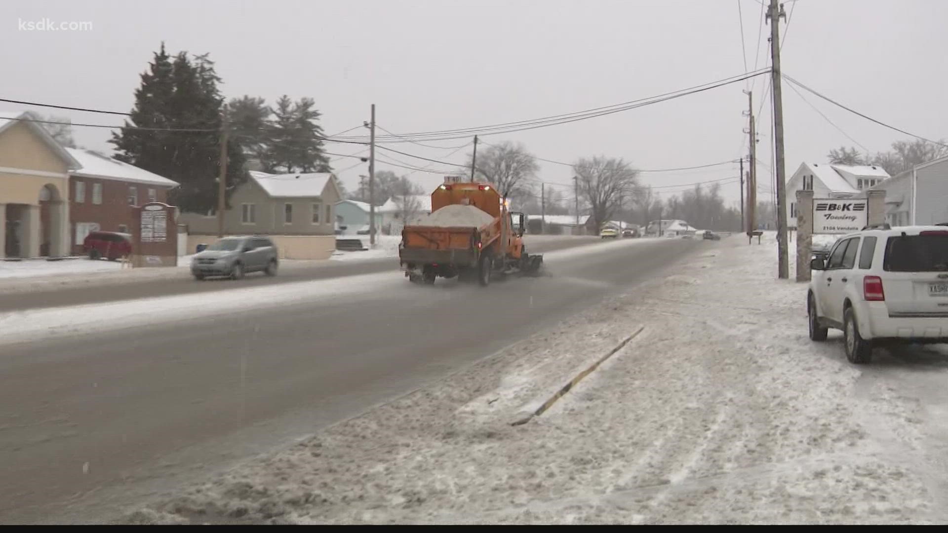 The roads in Illinois have been giving motorists and IDot problems during the winter storm.