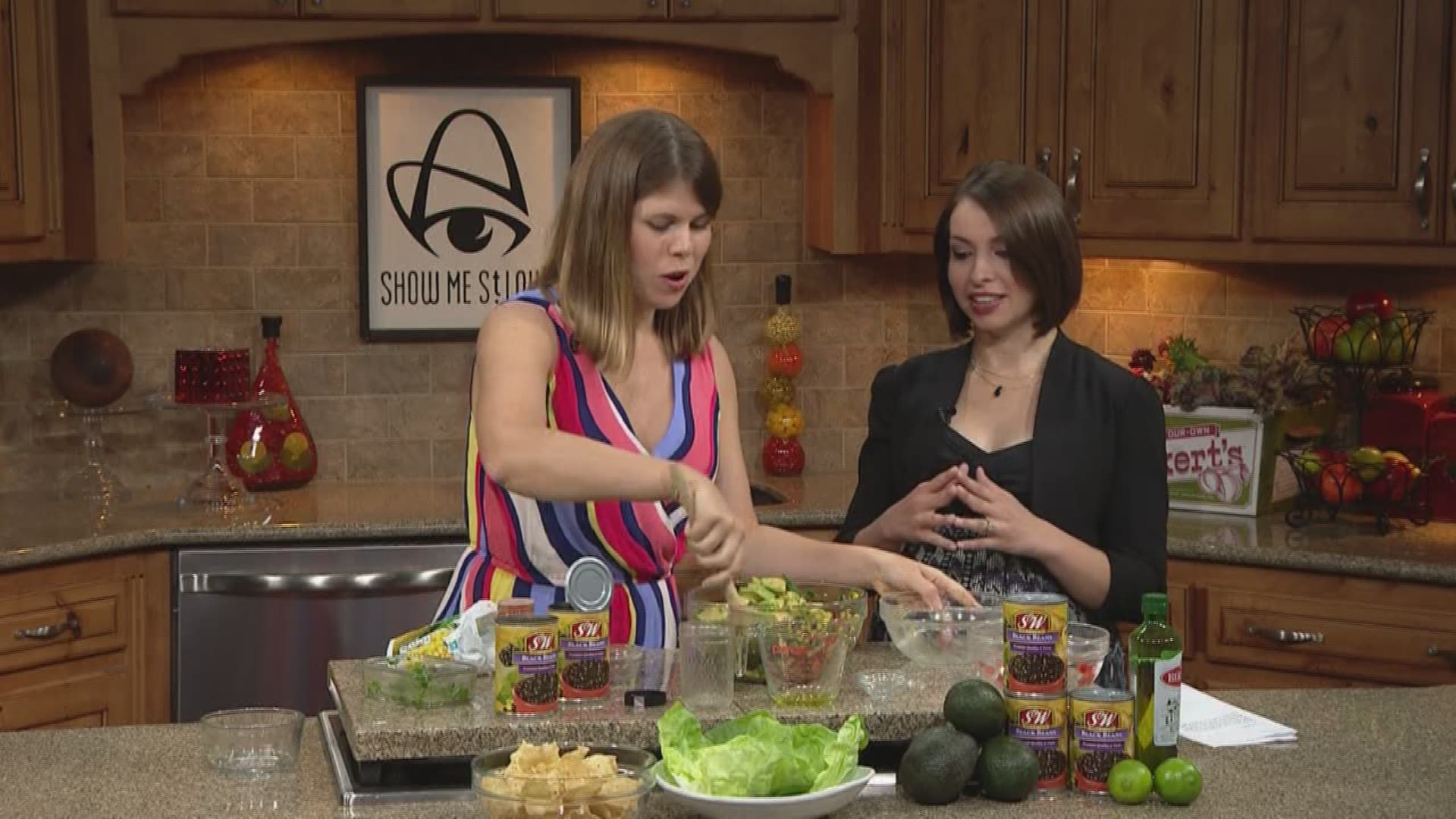 Looking for an easy way to lose weight without having to change other habits? Our favorite Alexandra Caspero, a registered dietitians, cookbook author and owner of Delish Knowledge is here to show us A RECIPE to add more plant based foods to your diet.