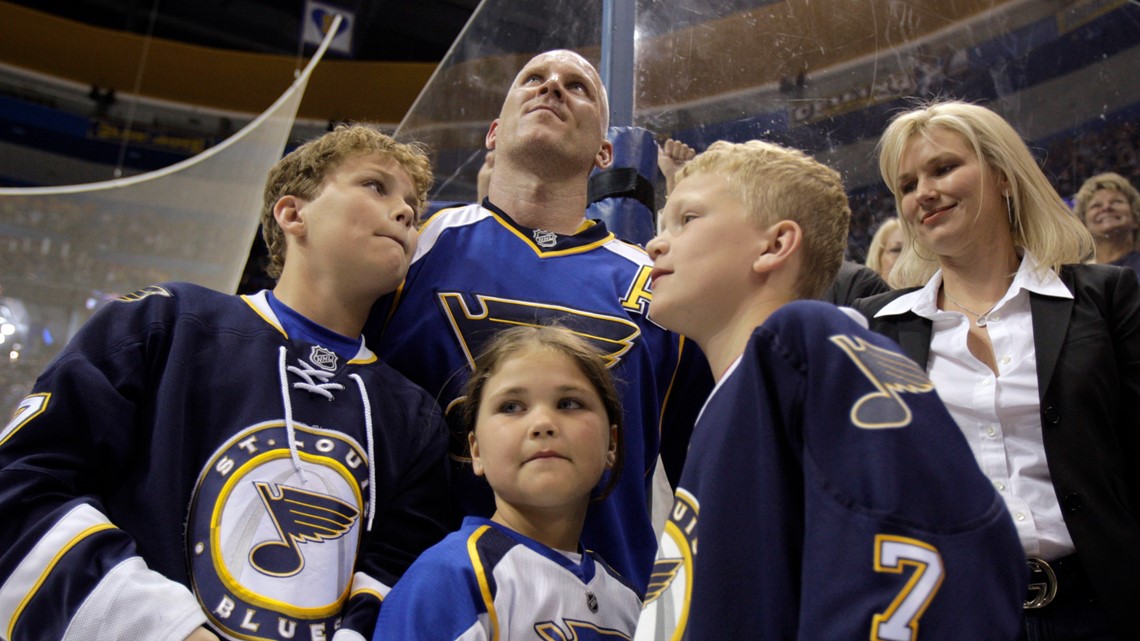 Photo: St. Louis Blues ownership honors Keith Tkachuk - SLP2010041303 