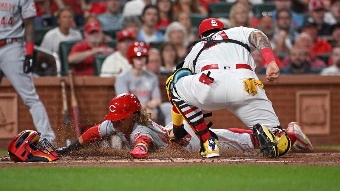 Reds rally to beat Wainwright, Cardinals