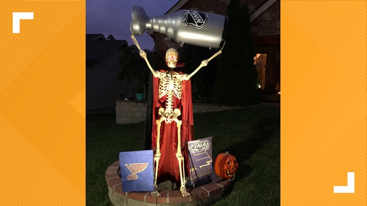 St. Louis Halloween decorations: Family's Blues Stanley Cup theme