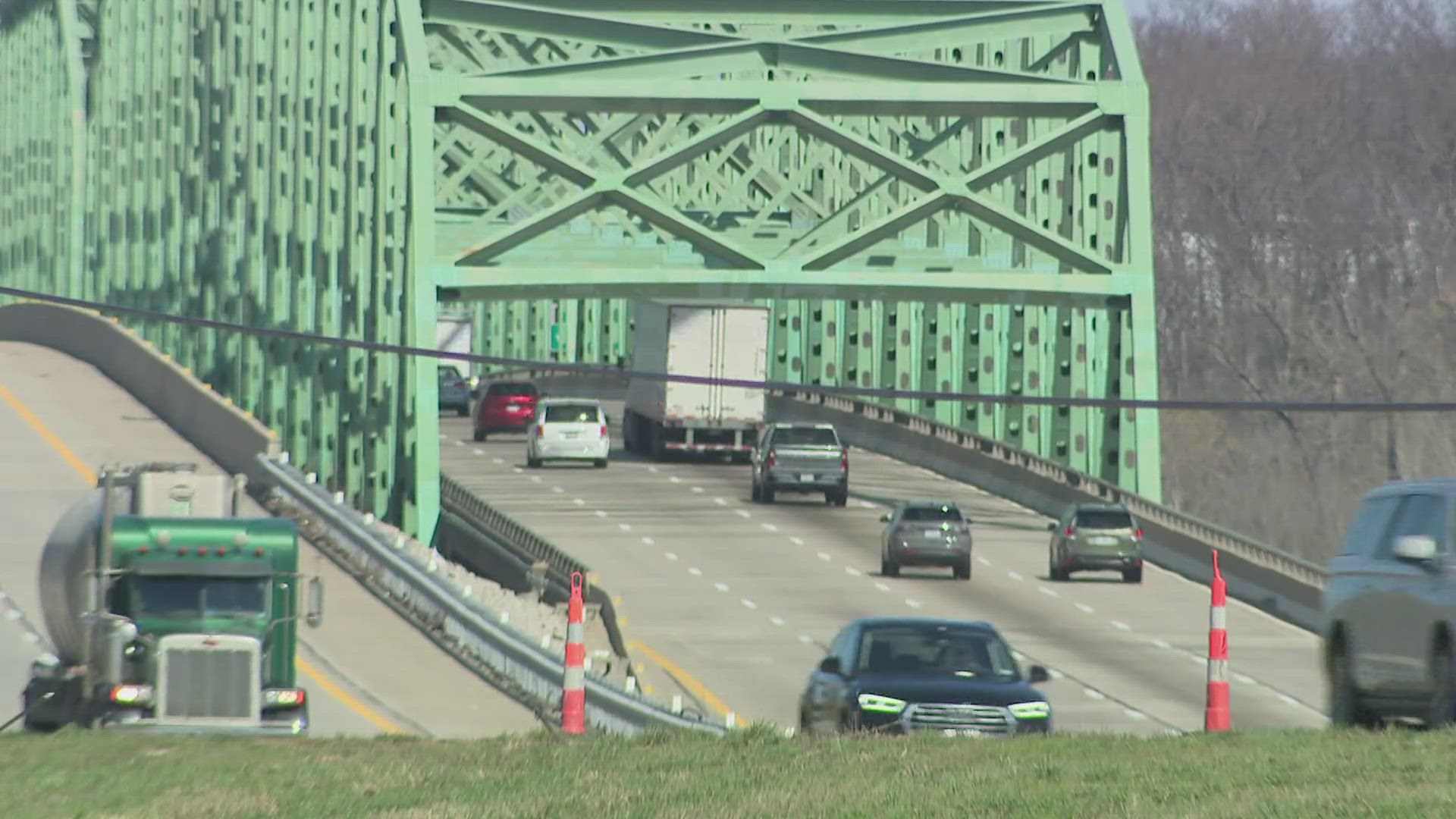 MoDOT has begun work on the Daniel Boone Bridge, which links St. Louis and St. Charles counties. The project will take all summer, so plan ahead.