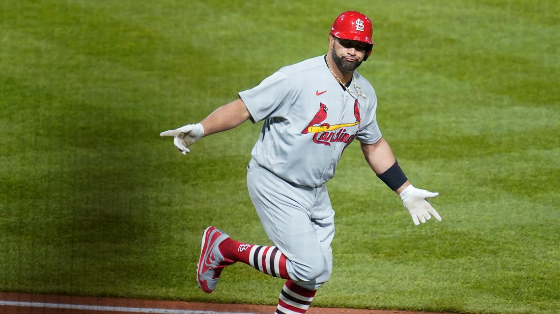 Gallegos agrees to $11M, 2-year contract with Cardinals