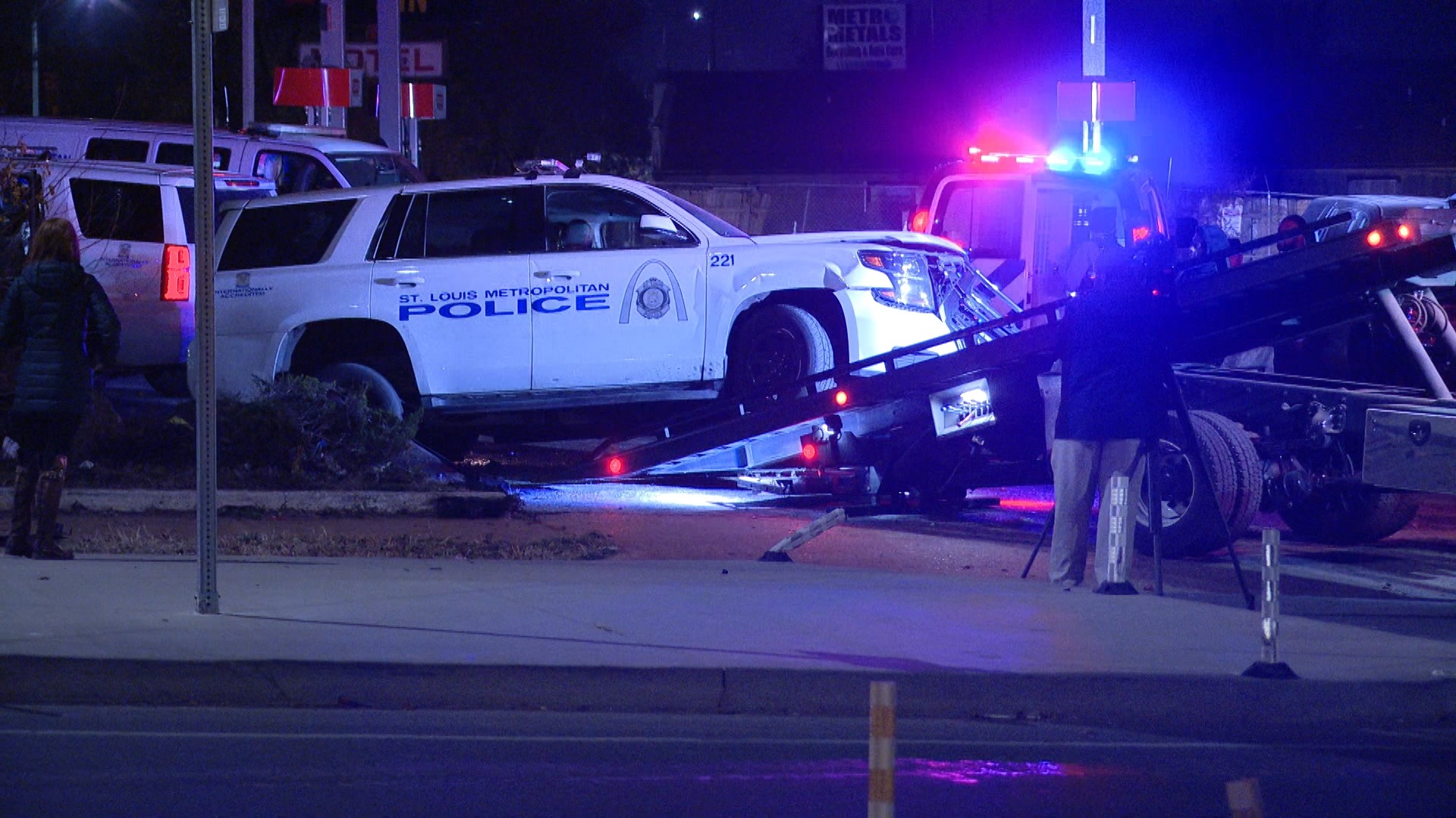 Stolen car crashes into St. Louis police cruiser; 4 arrested | ksdk.com