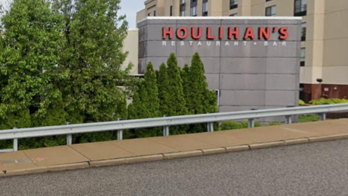 St. Louis food: Houlihan&#39;s in Creve Coeur closes | 0